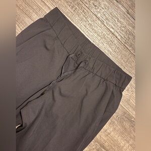 Lululemon On the Fly Jogger *Luxtreme - Color: Black - Size: 6